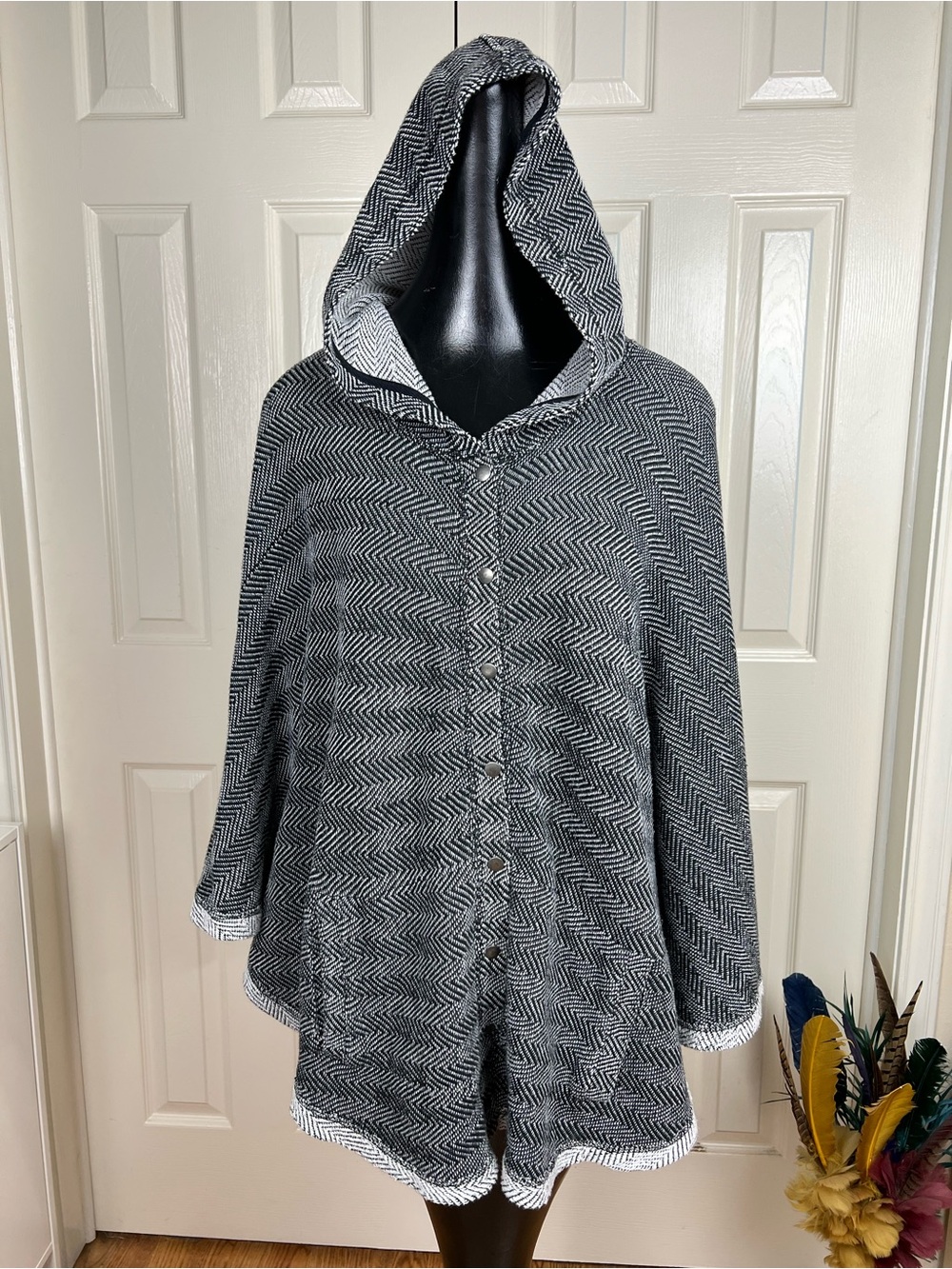 Lucky Brand Black & White Hooded Herringbone Snap Front Poncho M/L